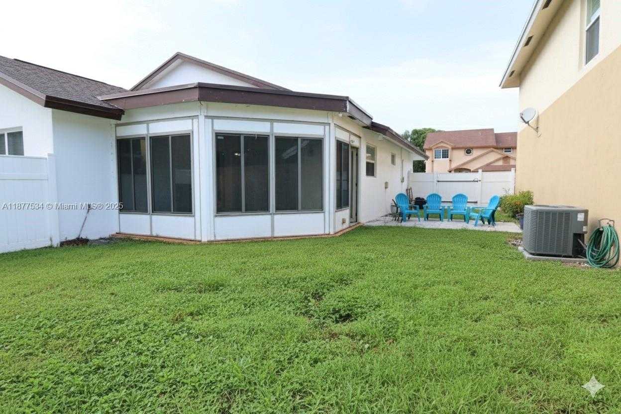 Small Image of 9740 SOUTH WEST 13TH ST, Pembroke Pines Number 18