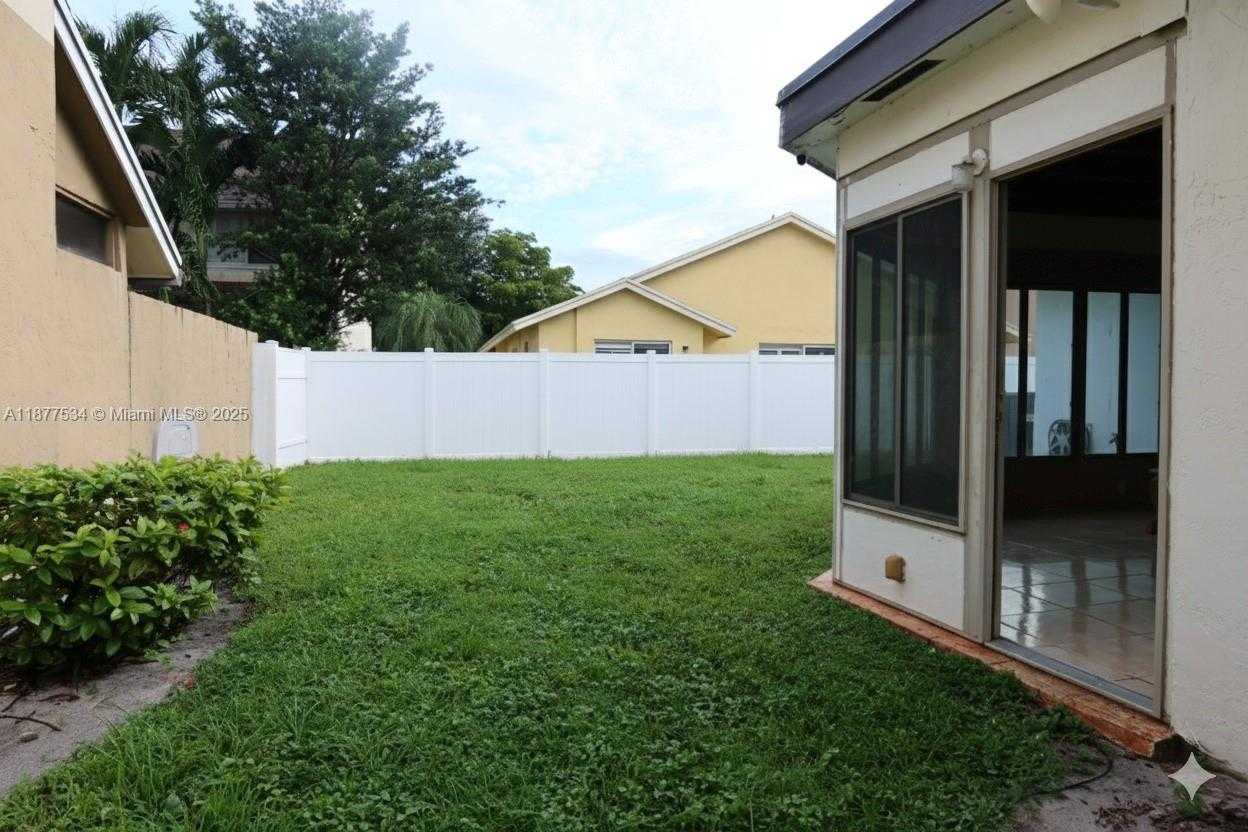 Small Image of 9740 SOUTH WEST 13TH ST, Pembroke Pines Number 19
