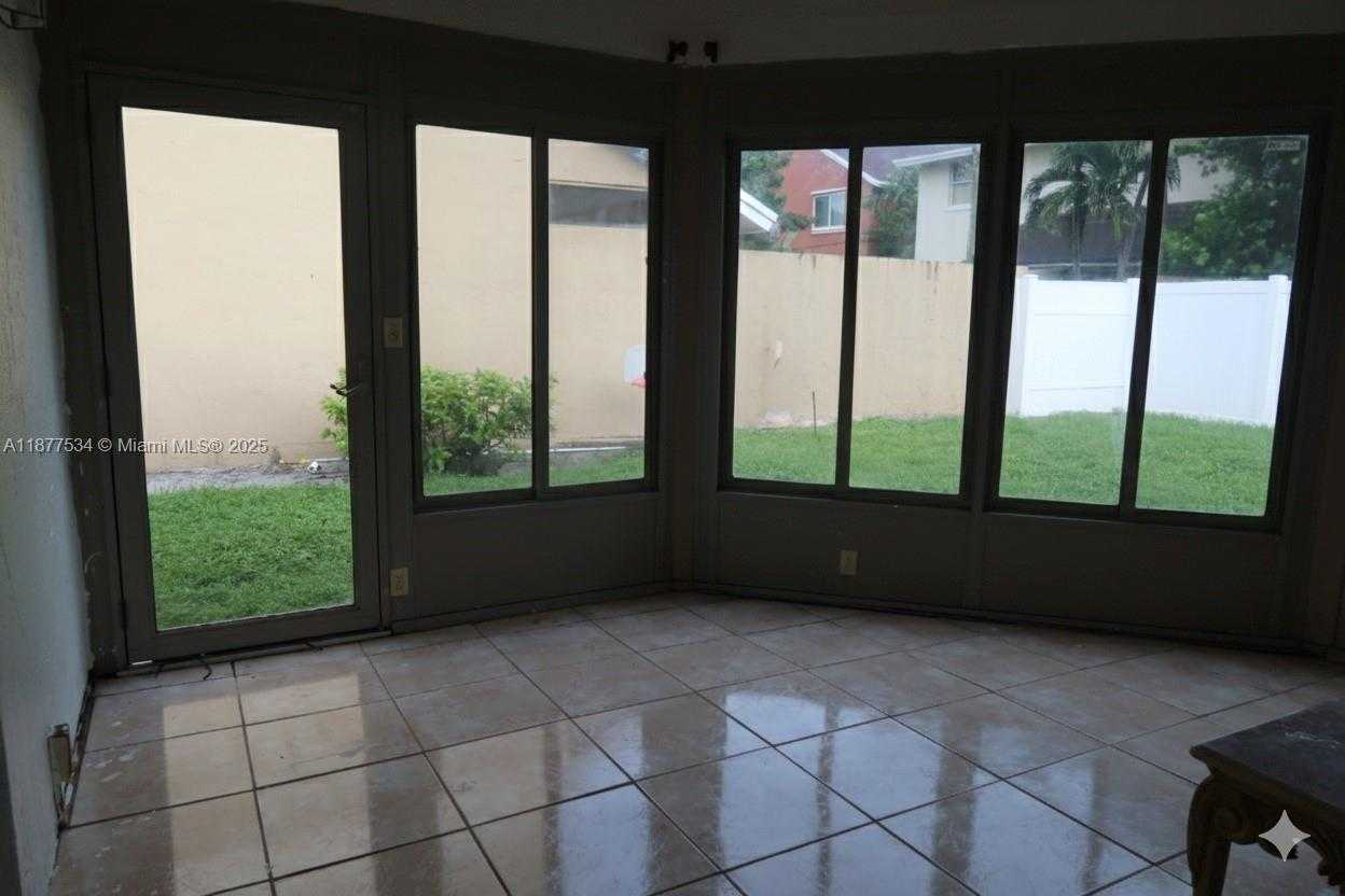 Small Image of 9740 SOUTH WEST 13TH ST, Pembroke Pines Number 21