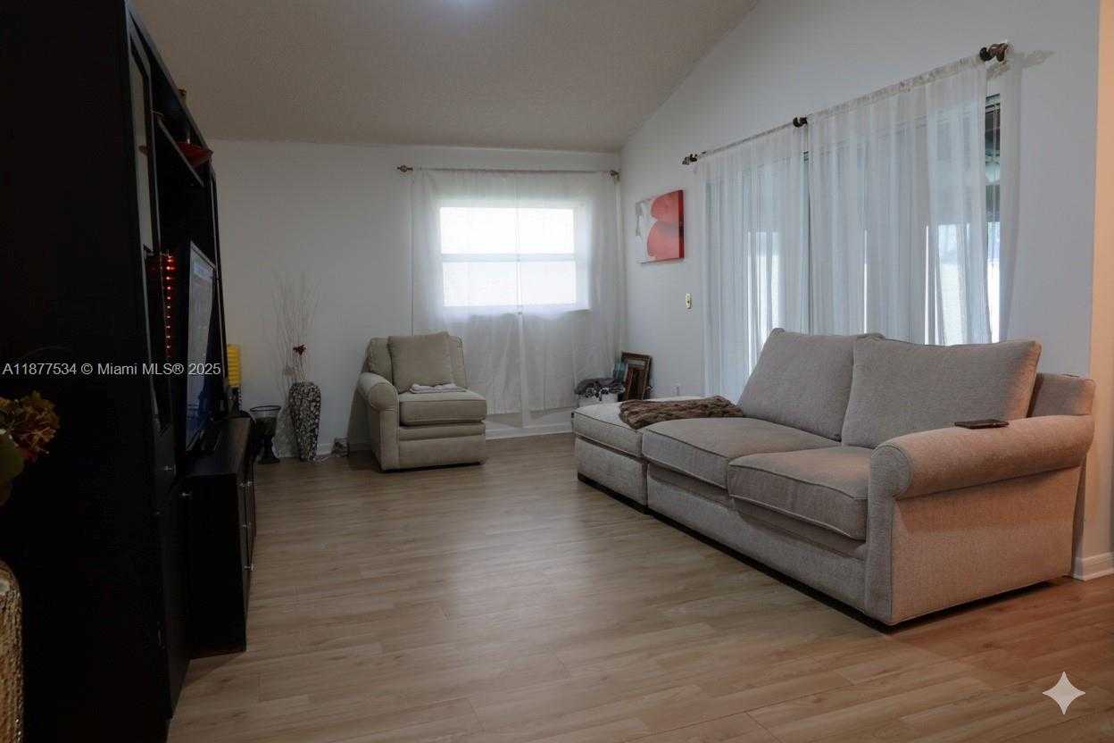 Small Image of 9740 SOUTH WEST 13TH ST, Pembroke Pines Number 4