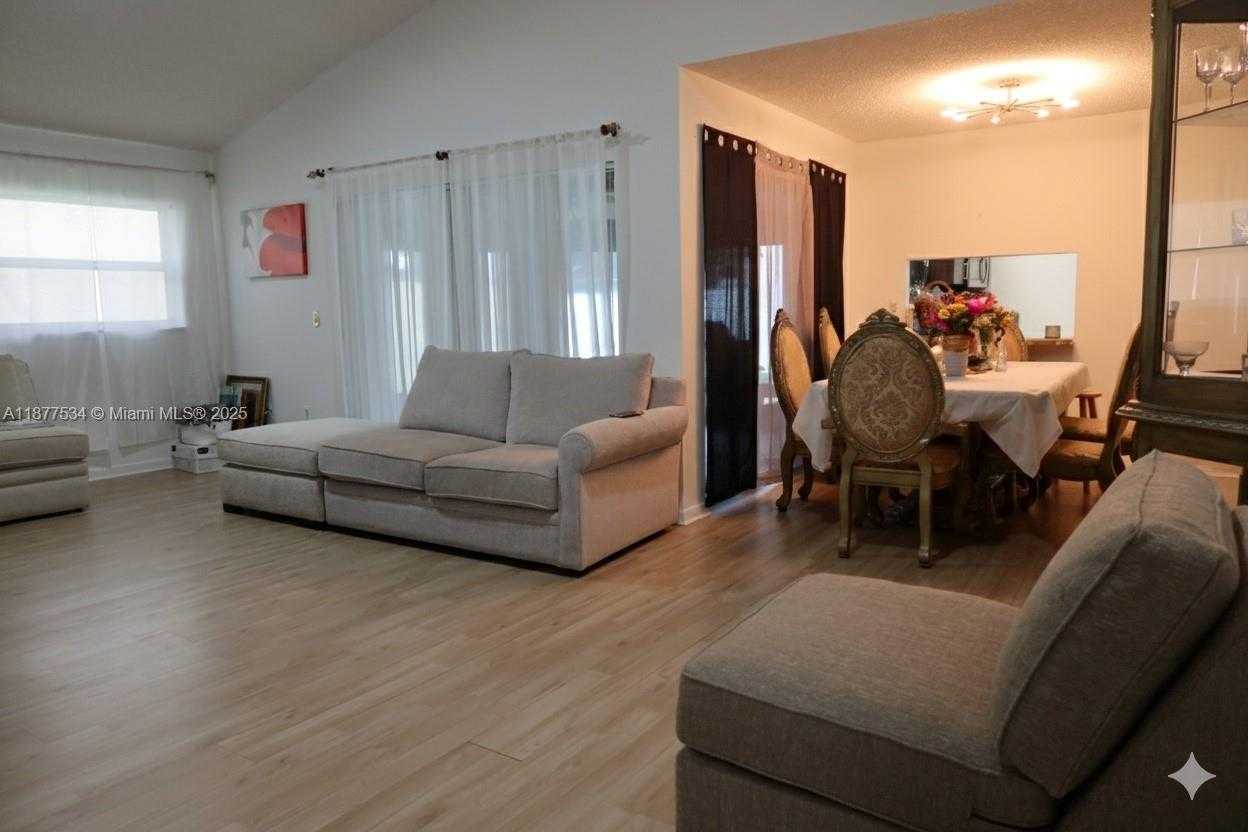 Small Image of 9740 SOUTH WEST 13TH ST, Pembroke Pines Number 5