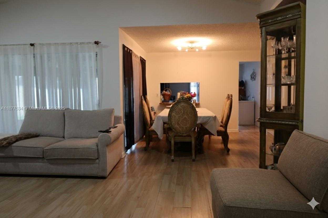 Small Image of 9740 SOUTH WEST 13TH ST, Pembroke Pines Number 7