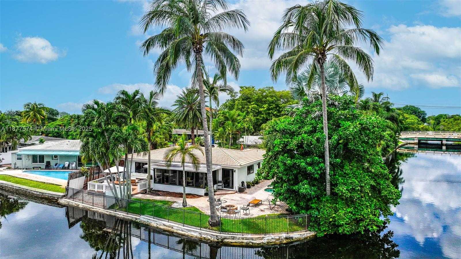 Small Image of 3008 NORTH EAST 1ST TERRACE, Wilton Manors Number 2