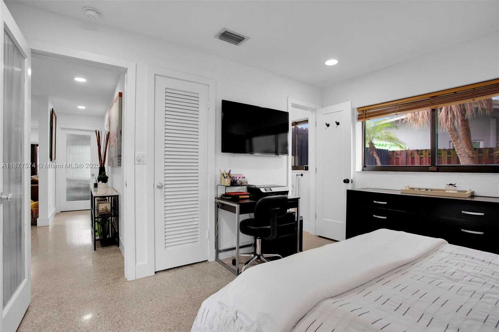 Small Image of 3008 NORTH EAST 1ST TERRACE, Wilton Manors Number 21