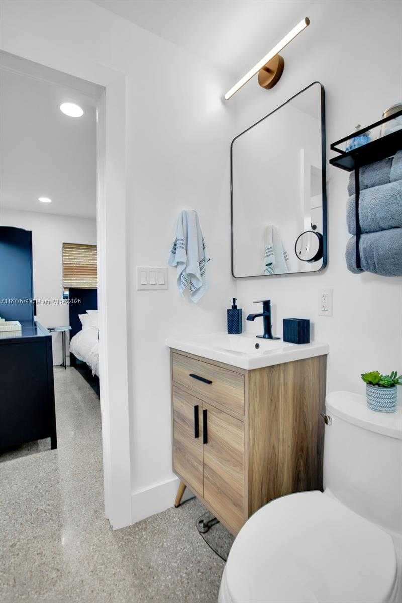 Small Image of 3008 NORTH EAST 1ST TERRACE, Wilton Manors Number 24