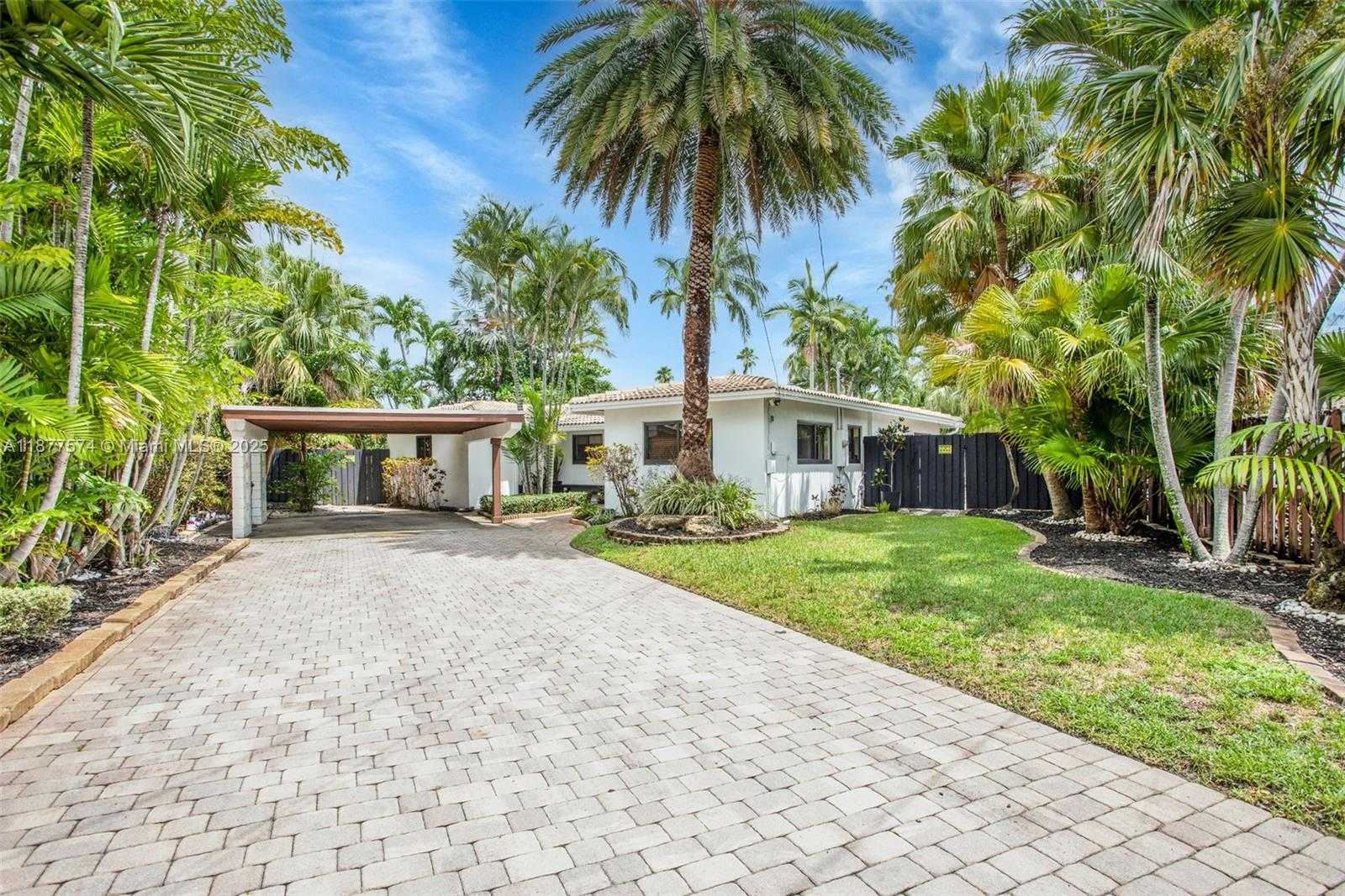 Small Image of 3008 NORTH EAST 1ST TERRACE, Wilton Manors Number 3
