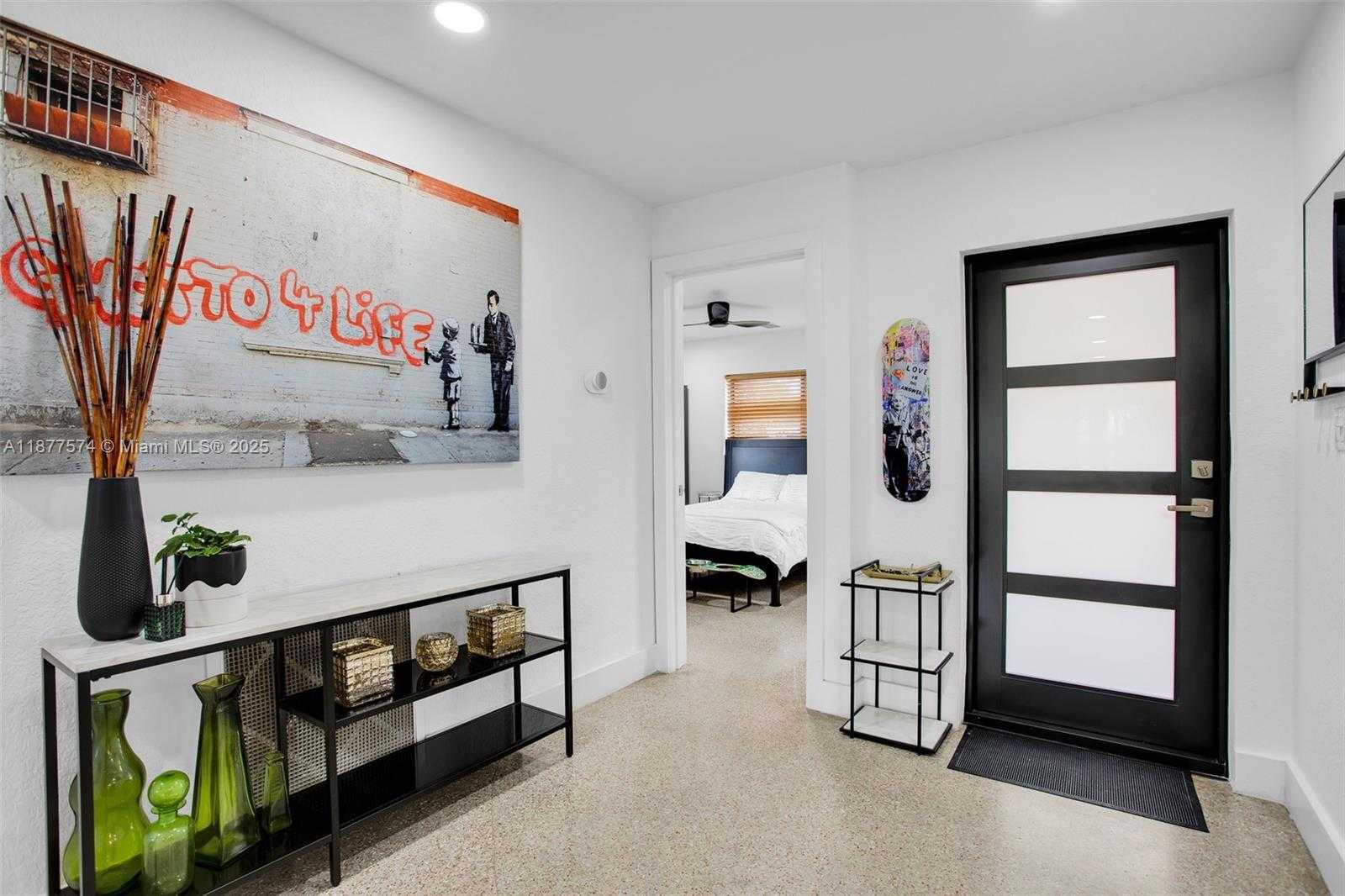 Small Image of 3008 NORTH EAST 1ST TERRACE, Wilton Manors Number 4