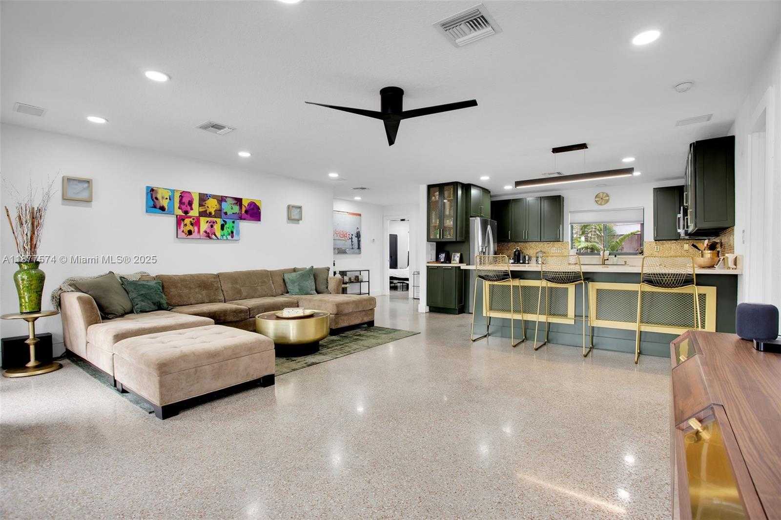 Small Image of 3008 NORTH EAST 1ST TERRACE, Wilton Manors Number 5