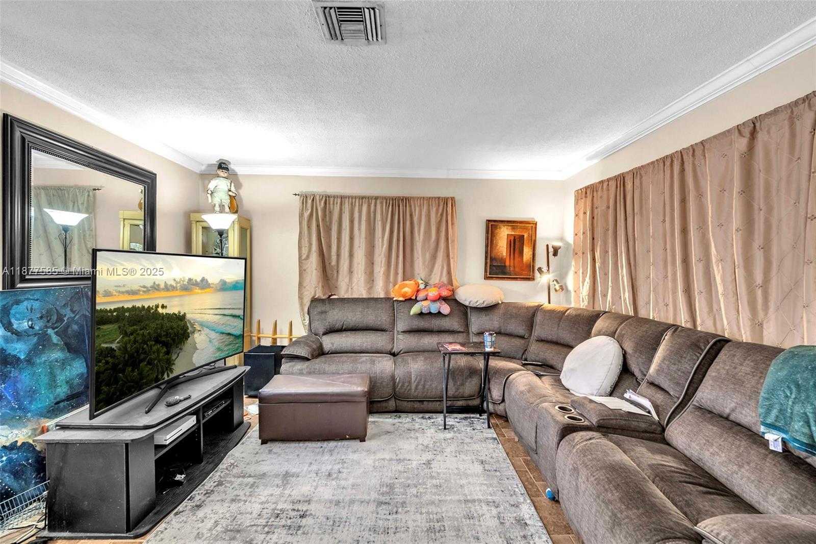 Small Image of 6330 MADISON ST, Hollywood Number 6