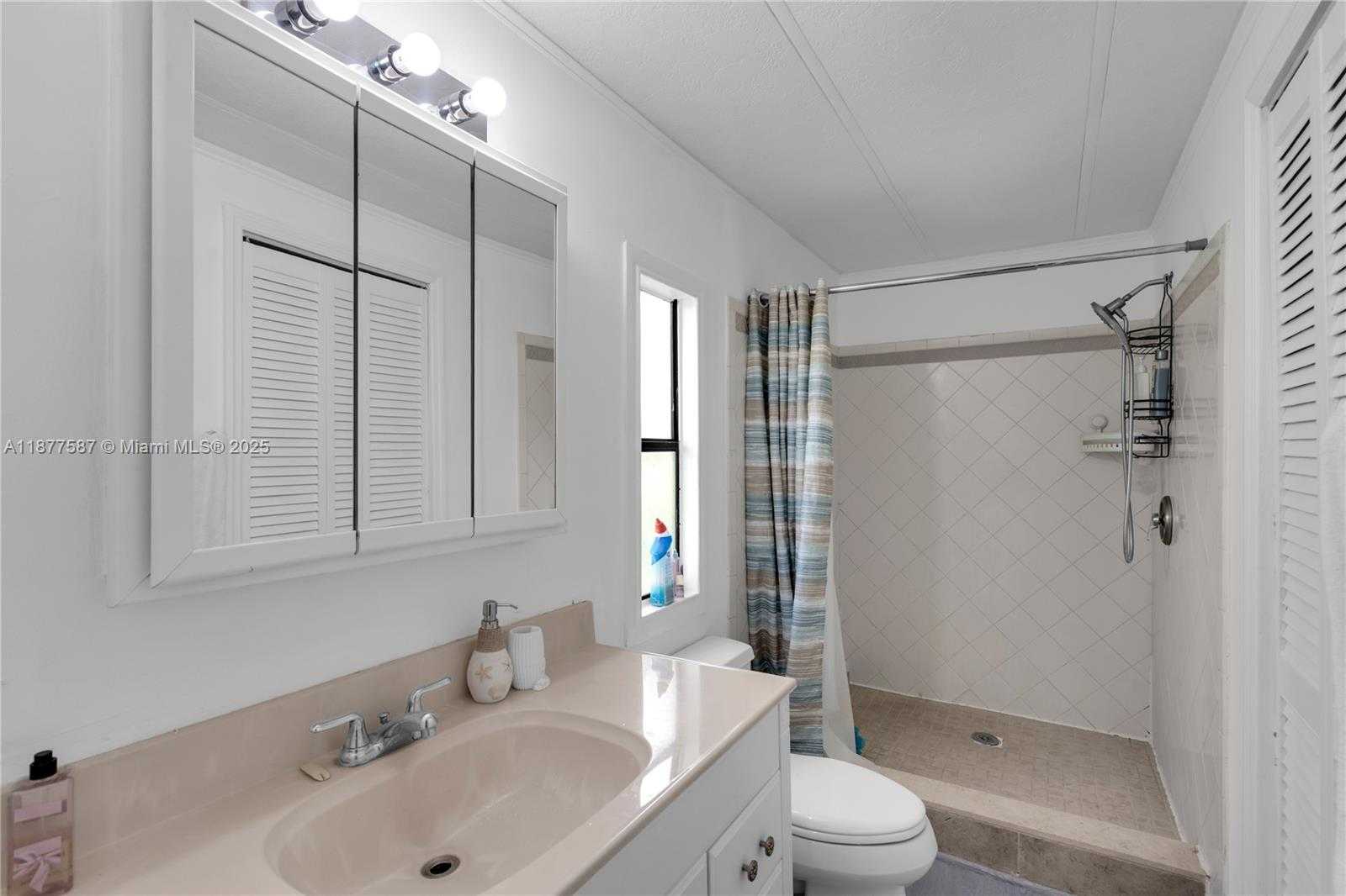 Small Image of 21771 NORTH WEST 6TH ST, Pembroke Pines Number 17