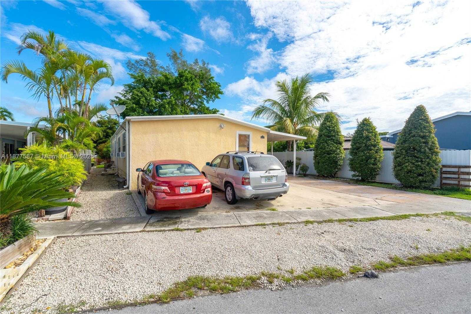 Small Image of 21771 NORTH WEST 6TH ST, Pembroke Pines Number 2