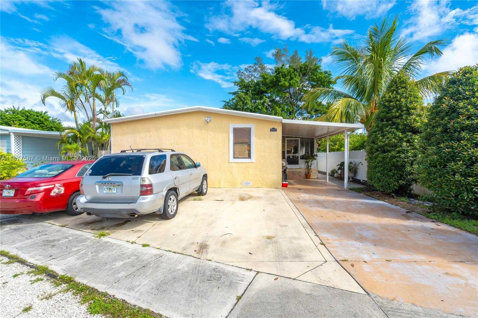 Small Image of 21771 NORTH WEST 6TH ST, Pembroke Pines Number 3