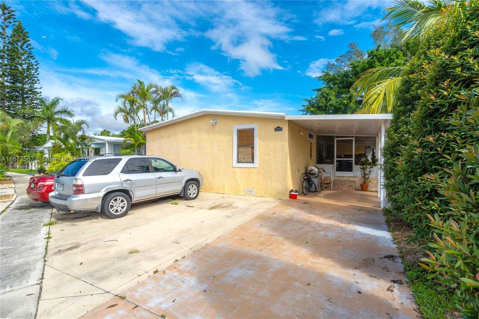 Small Image of 21771 NORTH WEST 6TH ST, Pembroke Pines Number 4