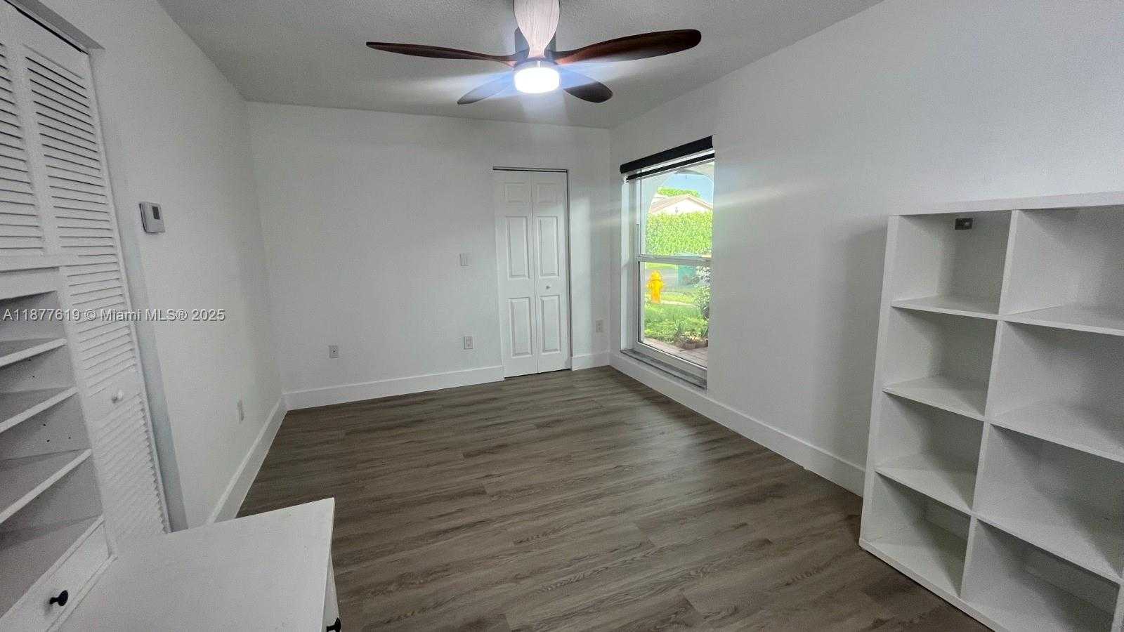 Small Image of Miami Number 11