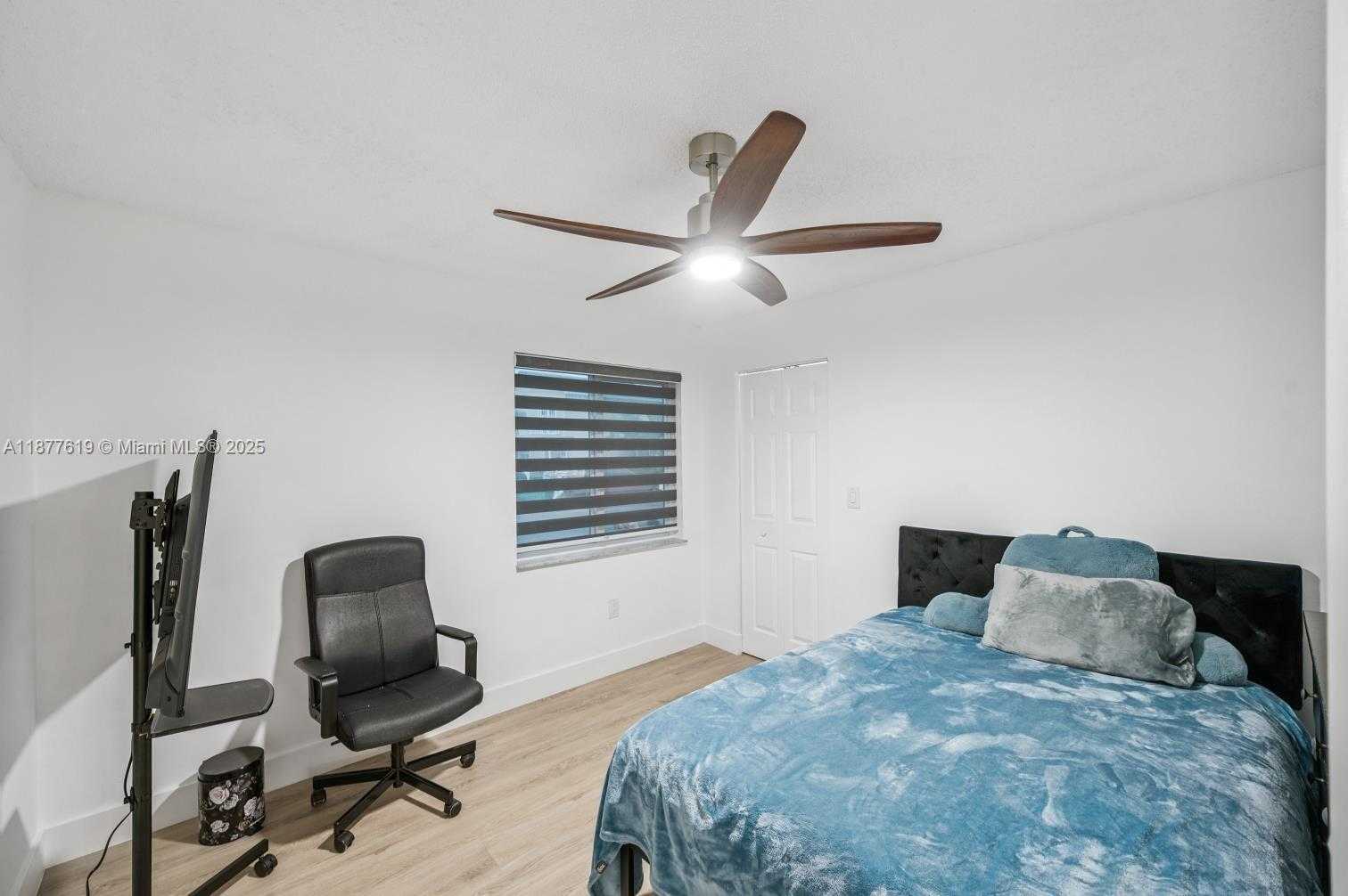 Small Image of Miami Number 13
