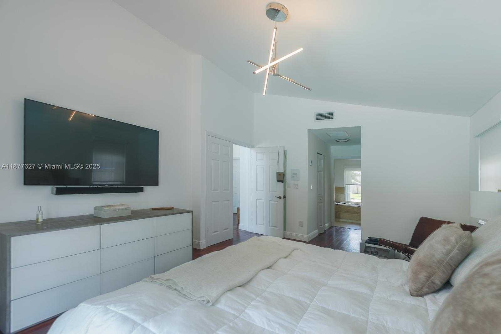 Small Image of 9431 SOUTH WEST 212TH TER, Cutler Bay Number 8