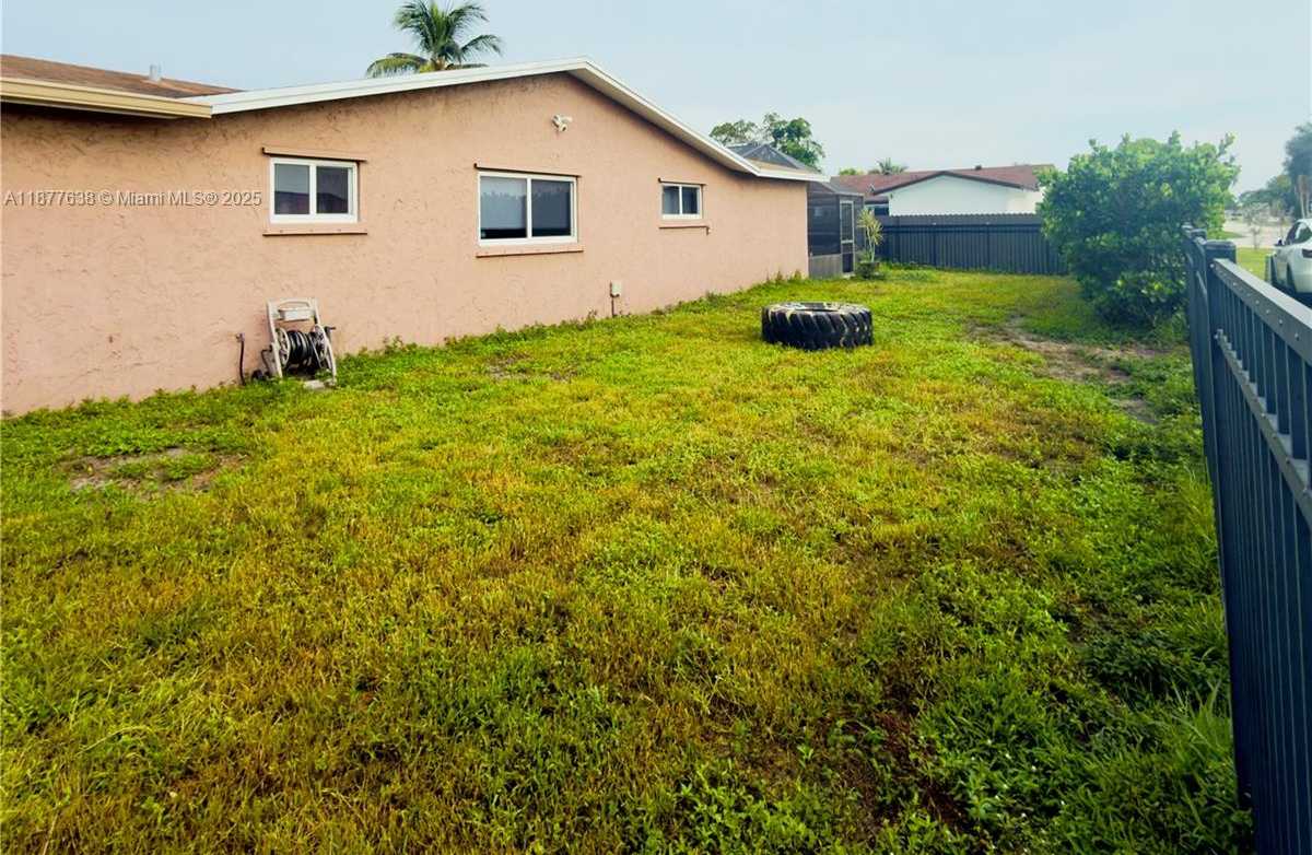 Small Image of 8801 NORTH WEST 6TH ST, Pembroke Pines Number 21