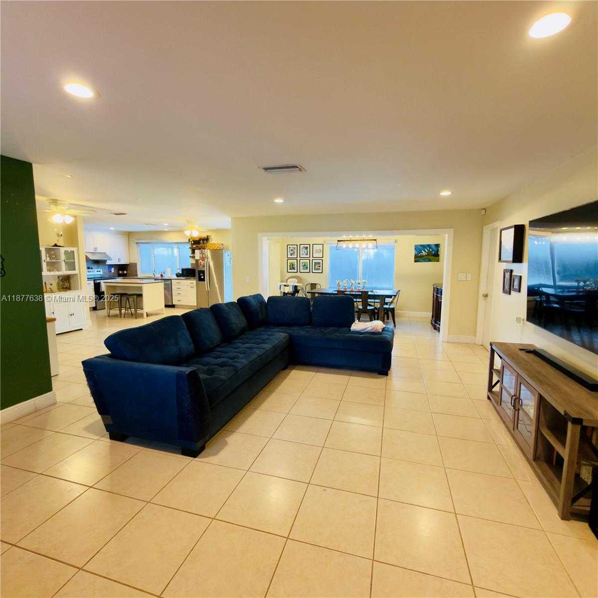 Small Image of 8801 NORTH WEST 6TH ST, Pembroke Pines Number 5