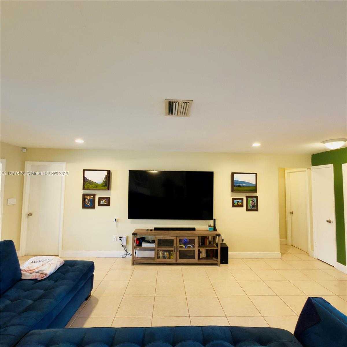 Small Image of 8801 NORTH WEST 6TH ST, Pembroke Pines Number 6