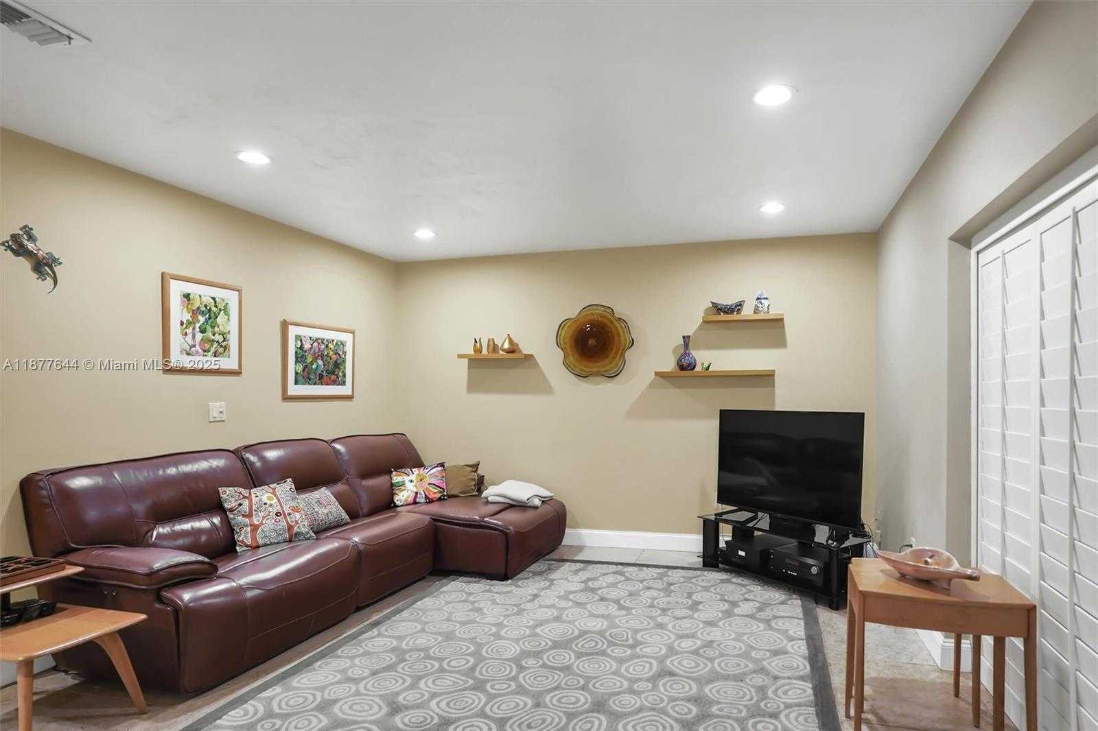 Small Image of 13900 SOUTH WEST 72ND CT, Palmetto Bay Number 17