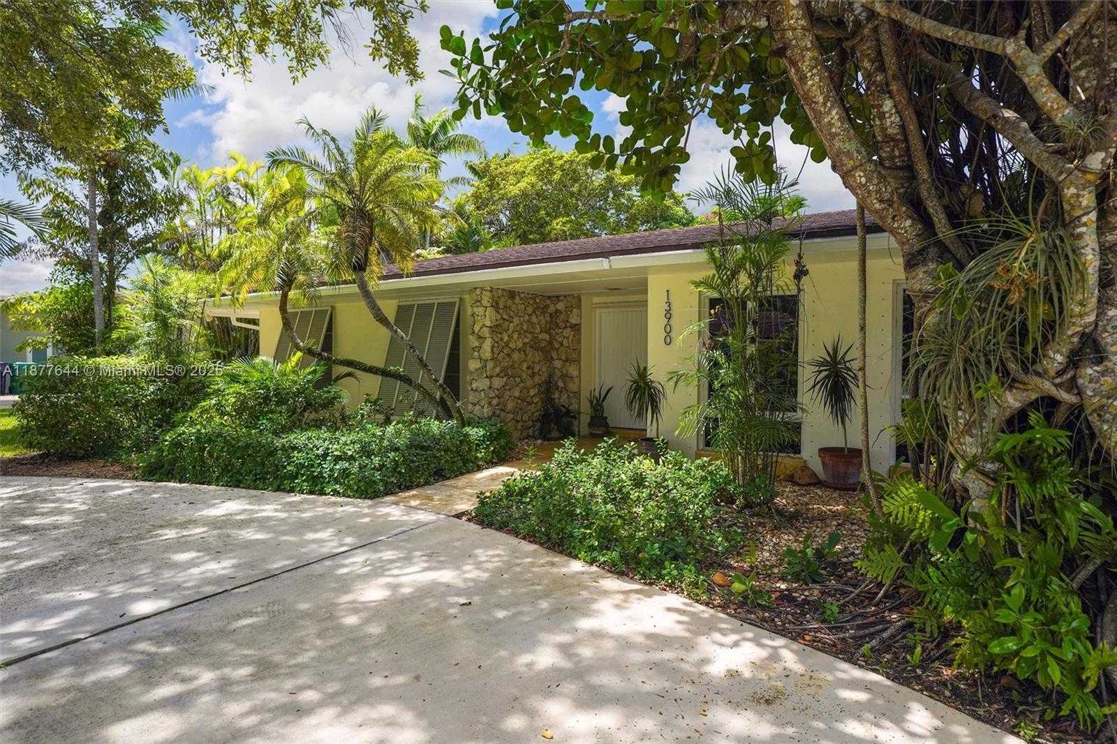 Small Image of 13900 SOUTH WEST 72ND CT, Palmetto Bay Number 2