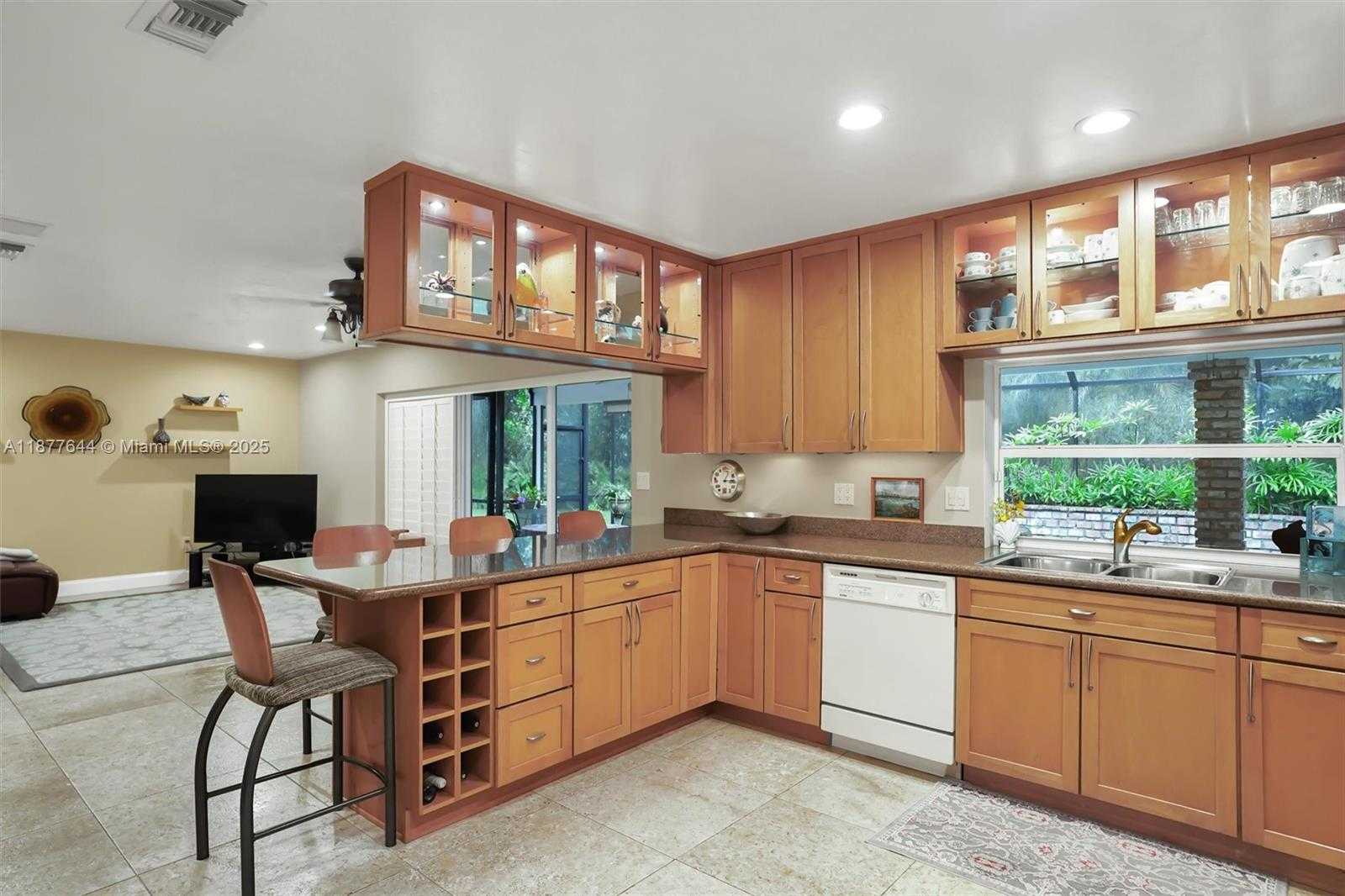 Small Image of 13900 SOUTH WEST 72ND CT, Palmetto Bay Number 23