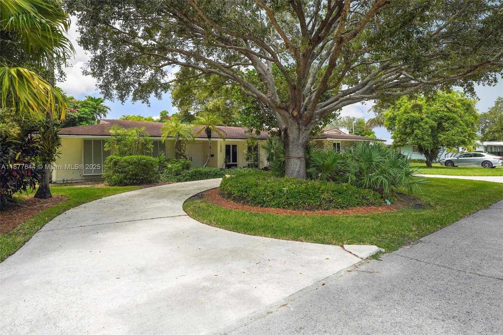 Small Image of 13900 SOUTH WEST 72ND CT, Palmetto Bay Number 4