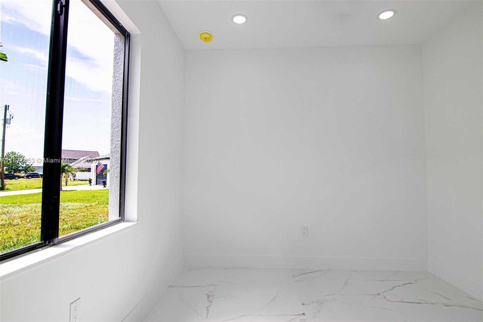Small Image of 829 NORTH WEST 29TH AVE, Other City - In The State Of Florida Number 17