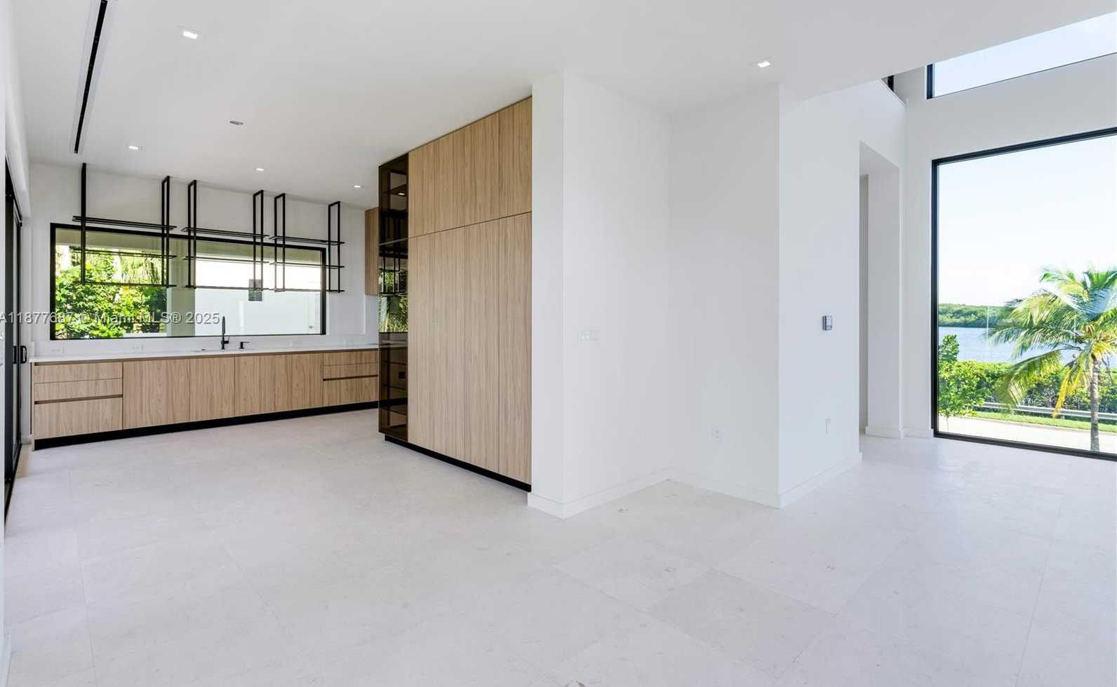Small Image of 650 LUGO AVE, Coral Gables Number 12