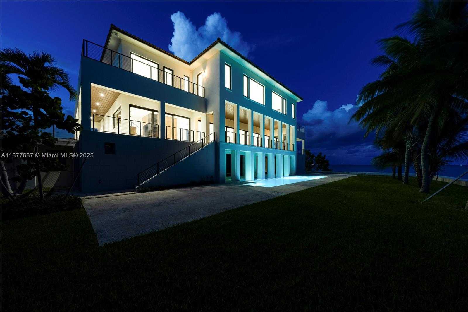 Small Image of 650 LUGO AVE, Coral Gables Number 5