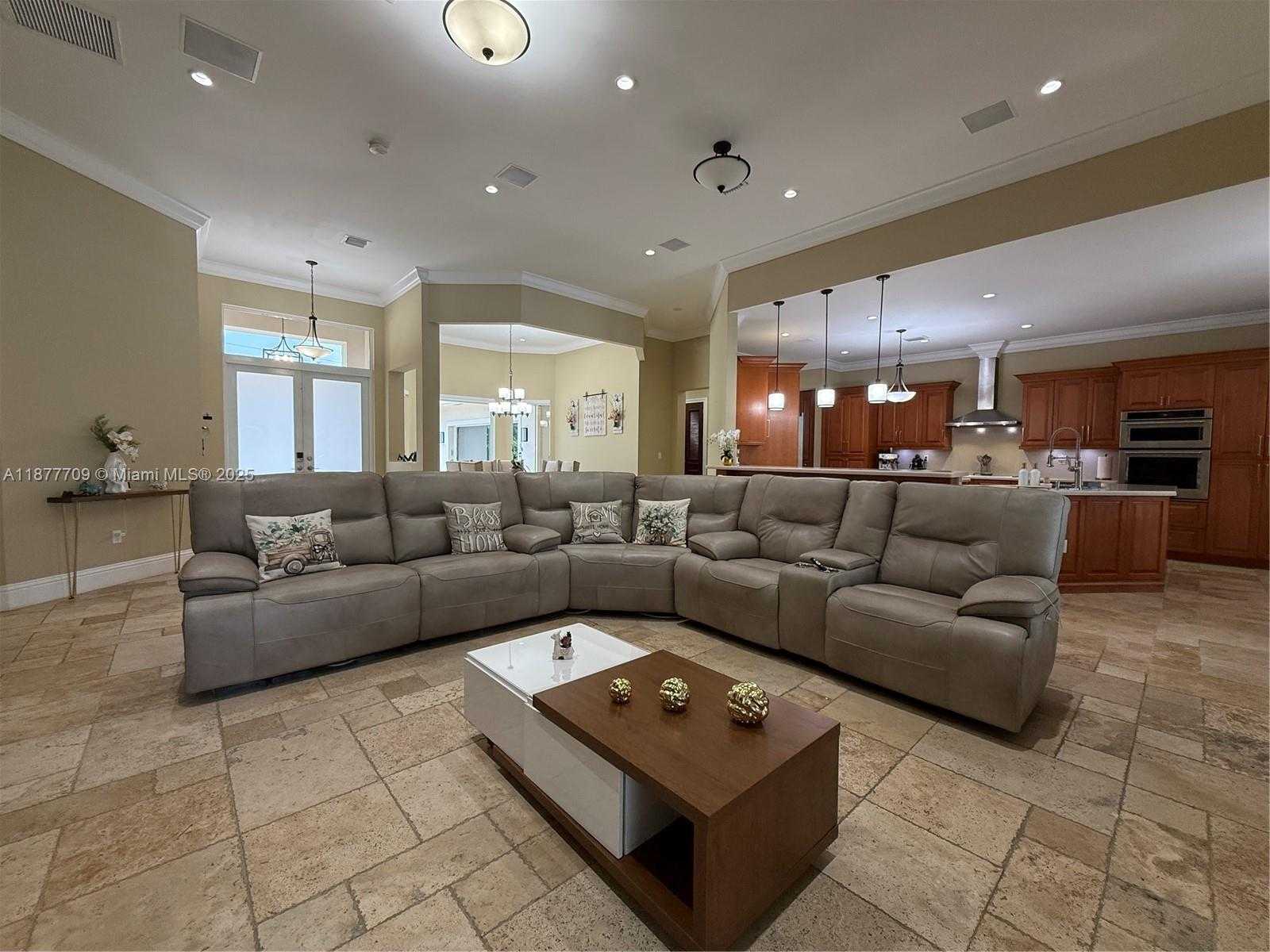 Small Image of 21500 SOUTH WEST 232ND ST, Miami Number 22