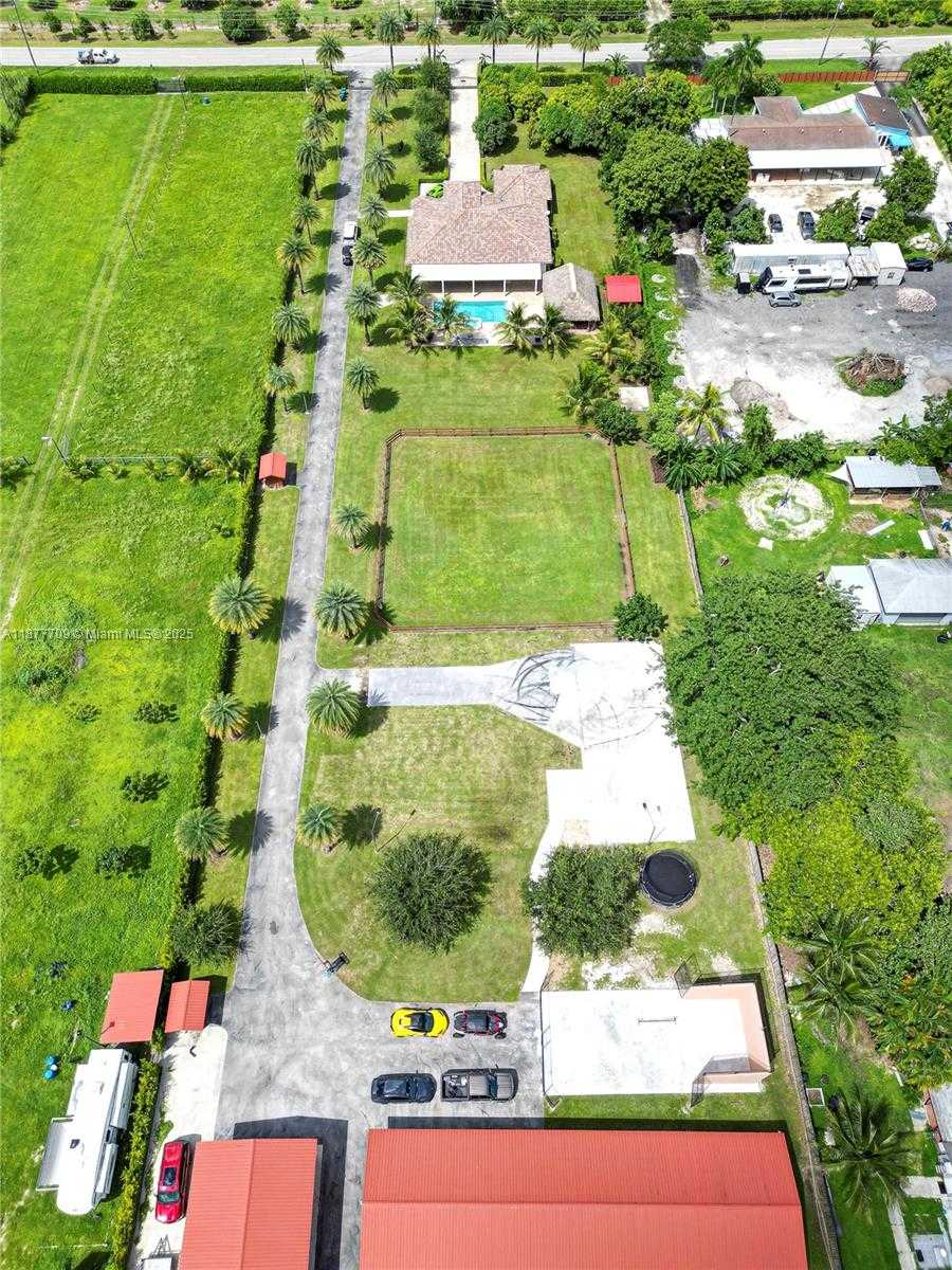 Small Image of 21500 SOUTH WEST 232ND ST, Miami Number 3