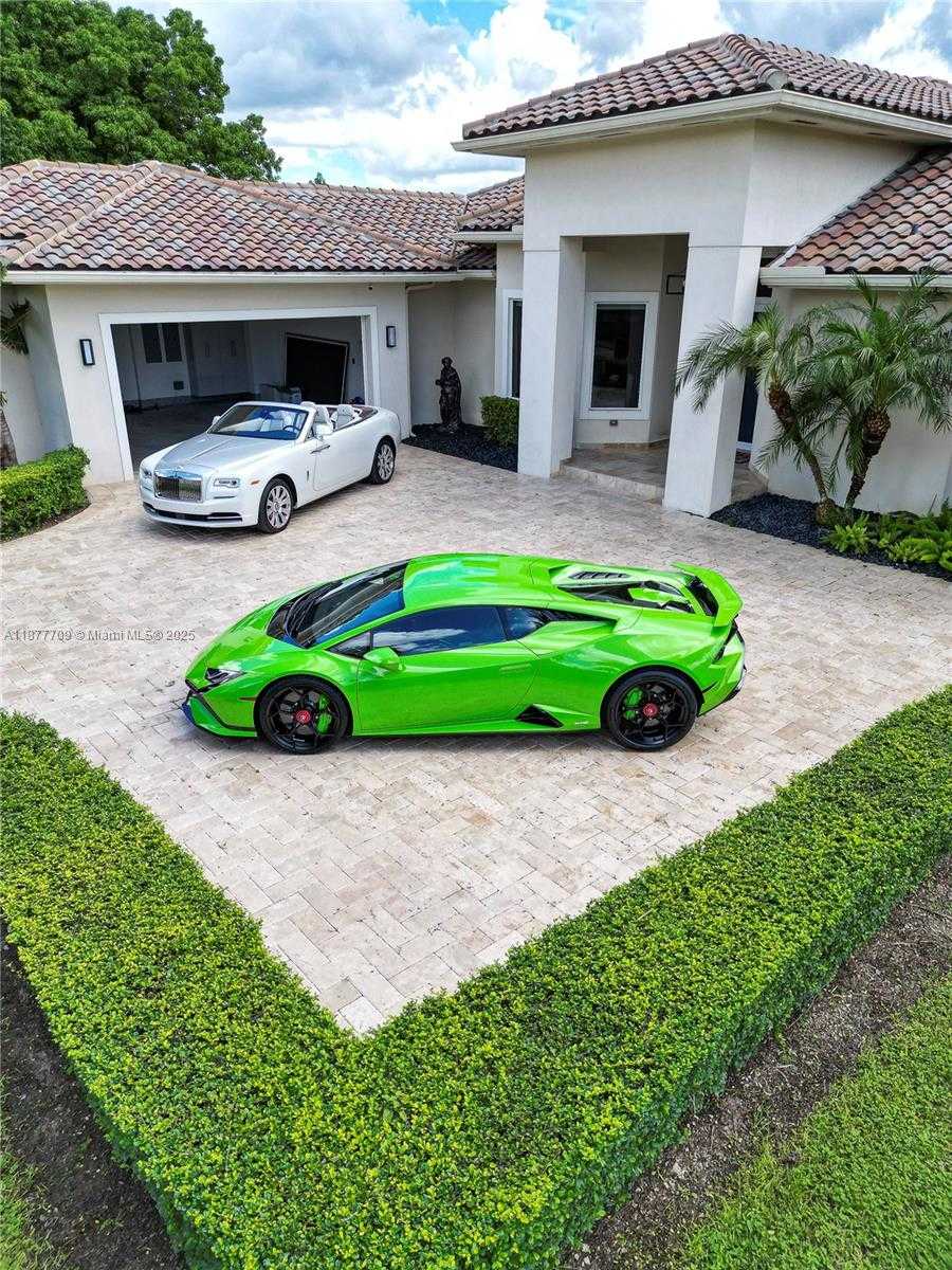 Small Image of 21500 SOUTH WEST 232ND ST, Miami Number 4