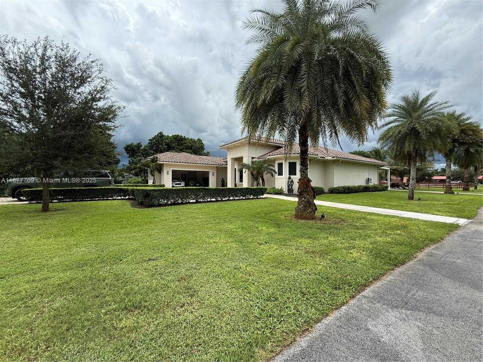 Small Image of 21500 SOUTH WEST 232ND ST, Miami Number 5