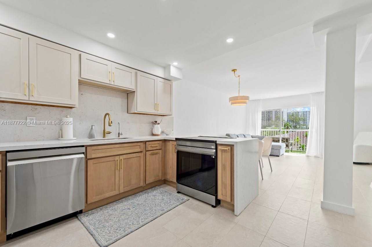 Small Image of 17800 ATLANTIC BLVD, PH-3, Sunny Isles Beach Number 3
