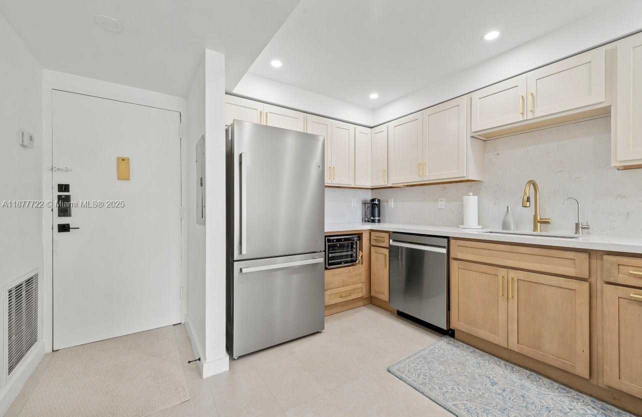 Small Image of 17800 ATLANTIC BLVD, PH-3, Sunny Isles Beach Number 4