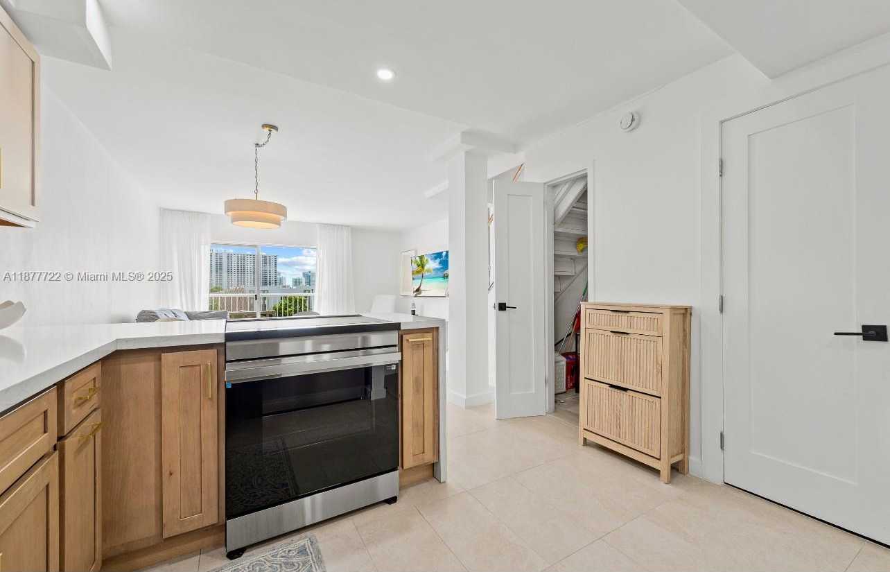 Small Image of 17800 ATLANTIC BLVD, PH-3, Sunny Isles Beach Number 6