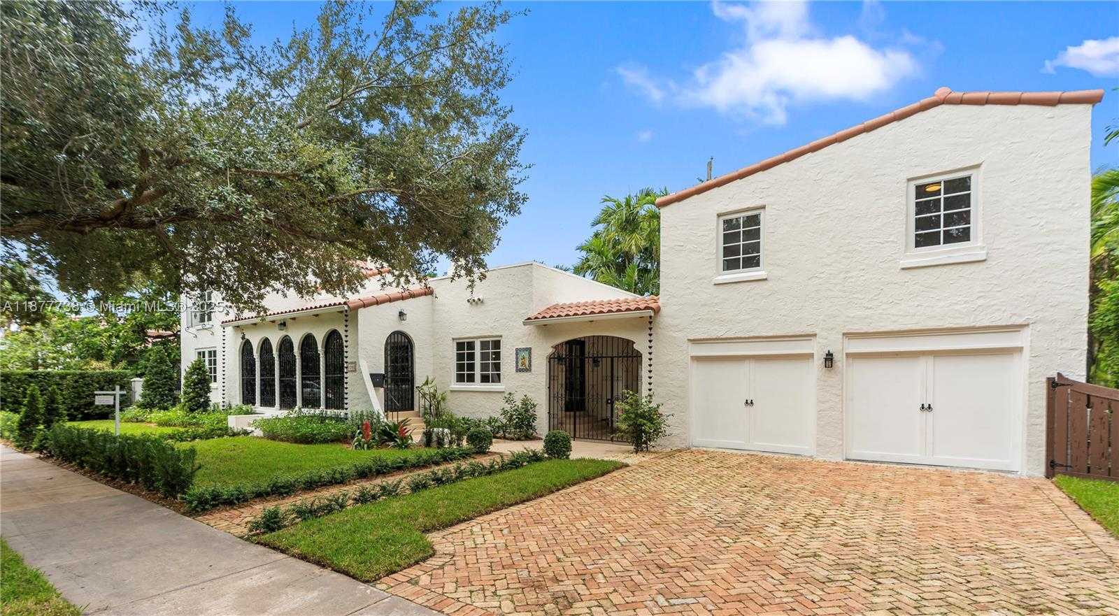 Small Image of 1202 GRANADA BLVD, Coral Gables Number 3