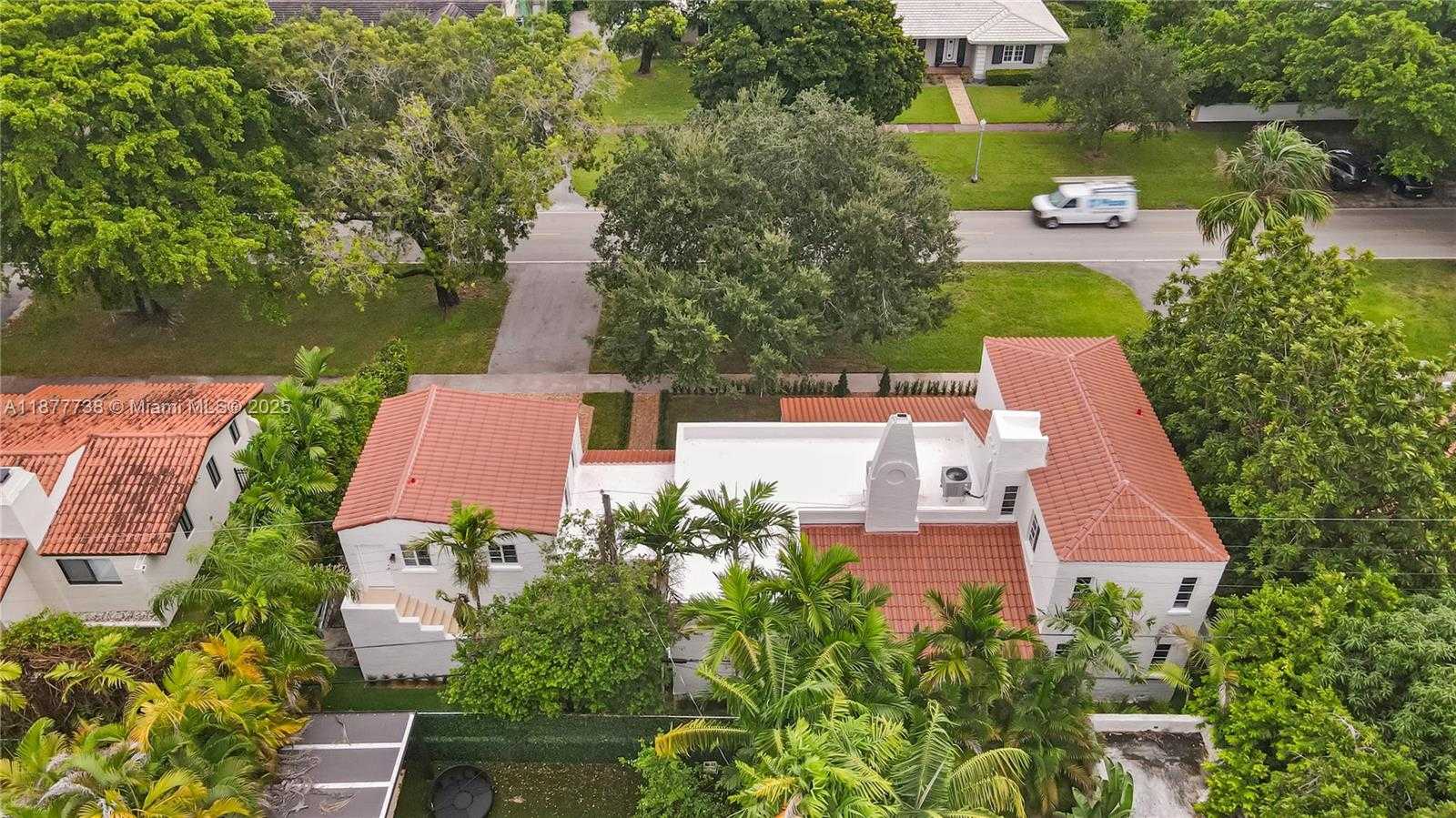 Small Image of 1202 GRANADA BLVD, Coral Gables Number 6