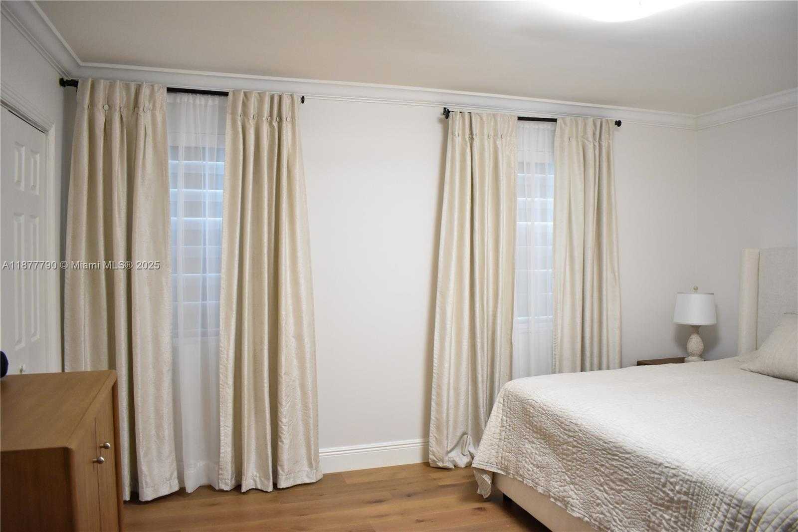 Small Image of 5701 SOUTH WEST 24TH AVE, Dania Beach Number 12