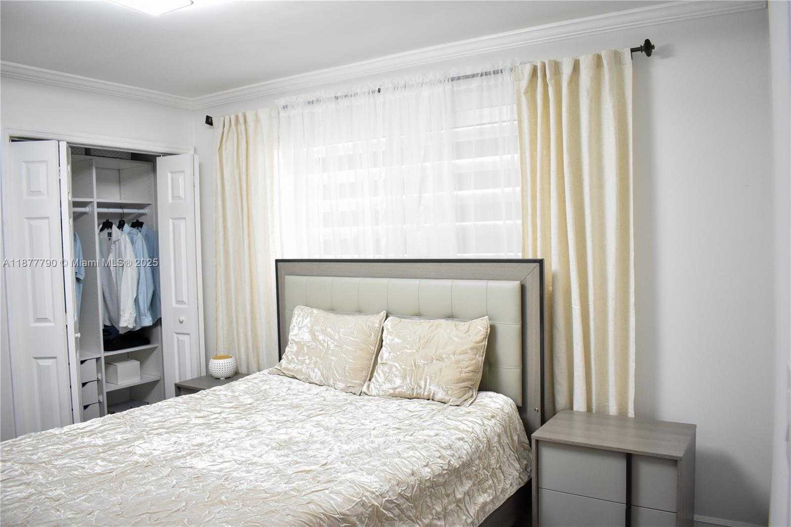Small Image of 5701 SOUTH WEST 24TH AVE, Dania Beach Number 14