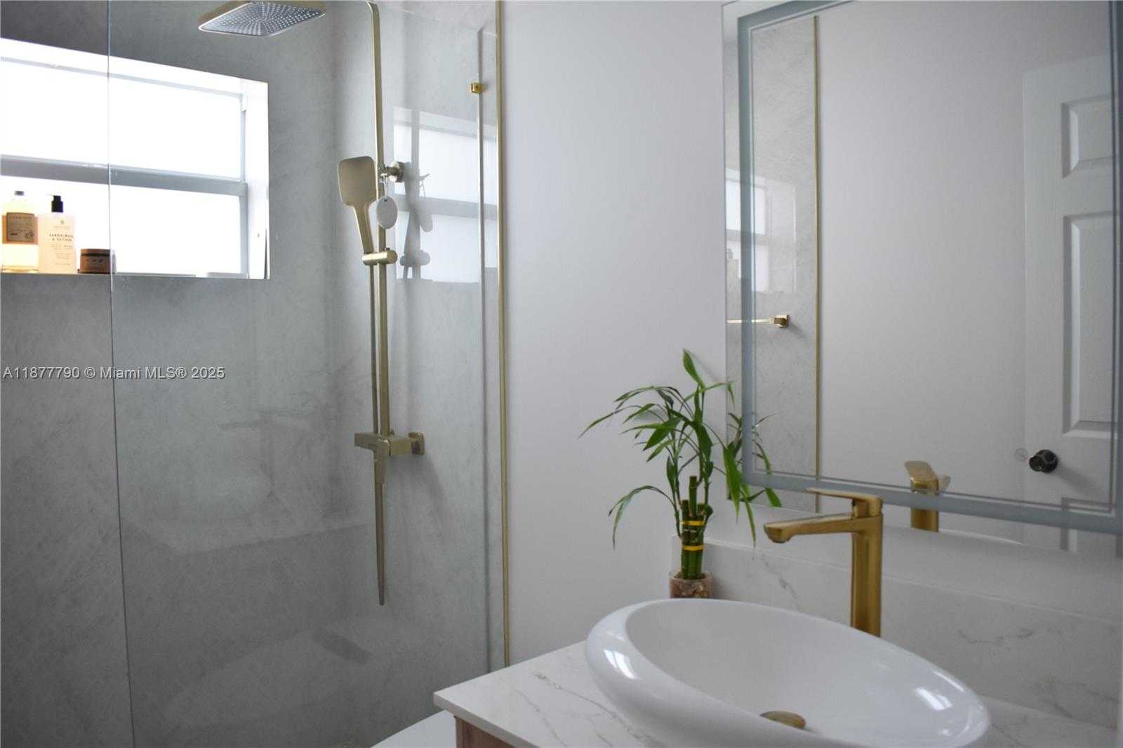 Small Image of 5701 SOUTH WEST 24TH AVE, Dania Beach Number 17