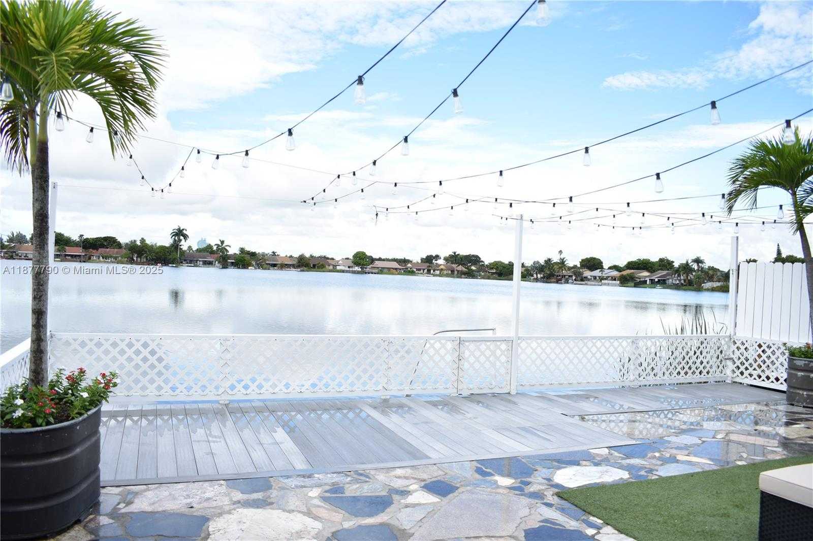 Small Image of 5701 SOUTH WEST 24TH AVE, Dania Beach Number 3