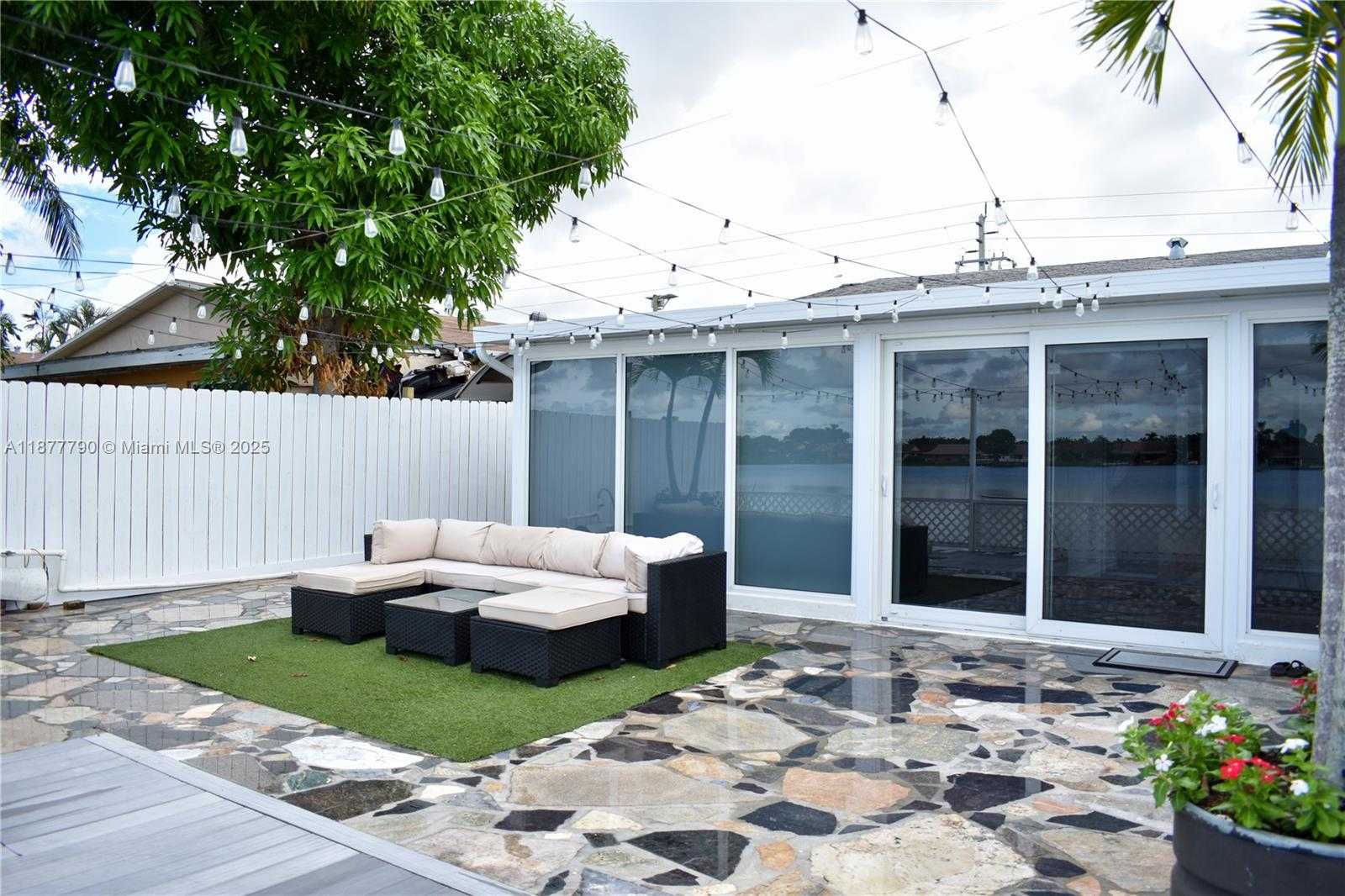 Small Image of 5701 SOUTH WEST 24TH AVE, Dania Beach Number 4