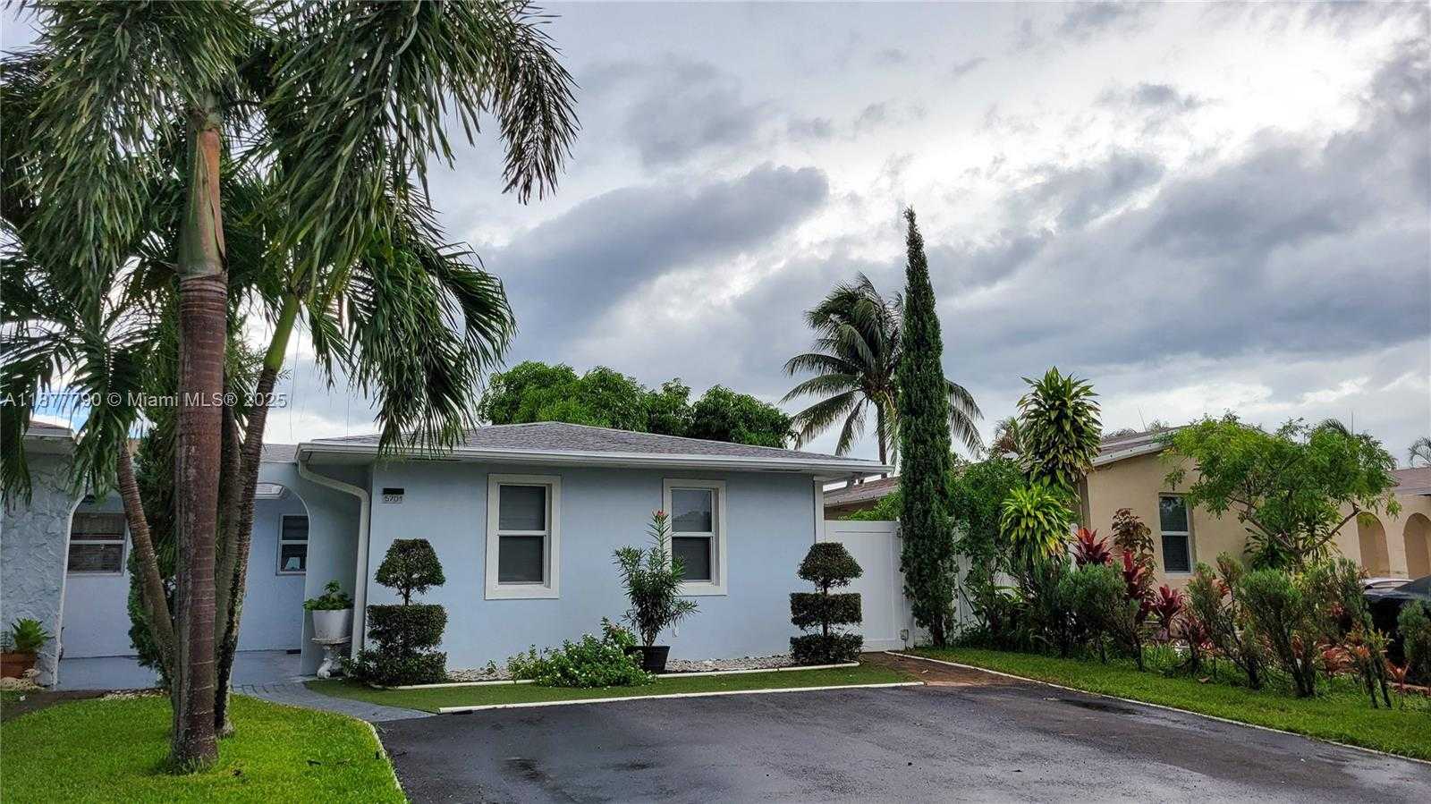 Small Image of 5701 SOUTH WEST 24TH AVE, Dania Beach Number 5