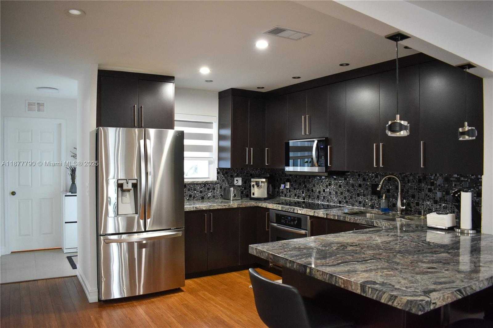 Small Image of 5701 SOUTH WEST 24TH AVE, Dania Beach Number 8
