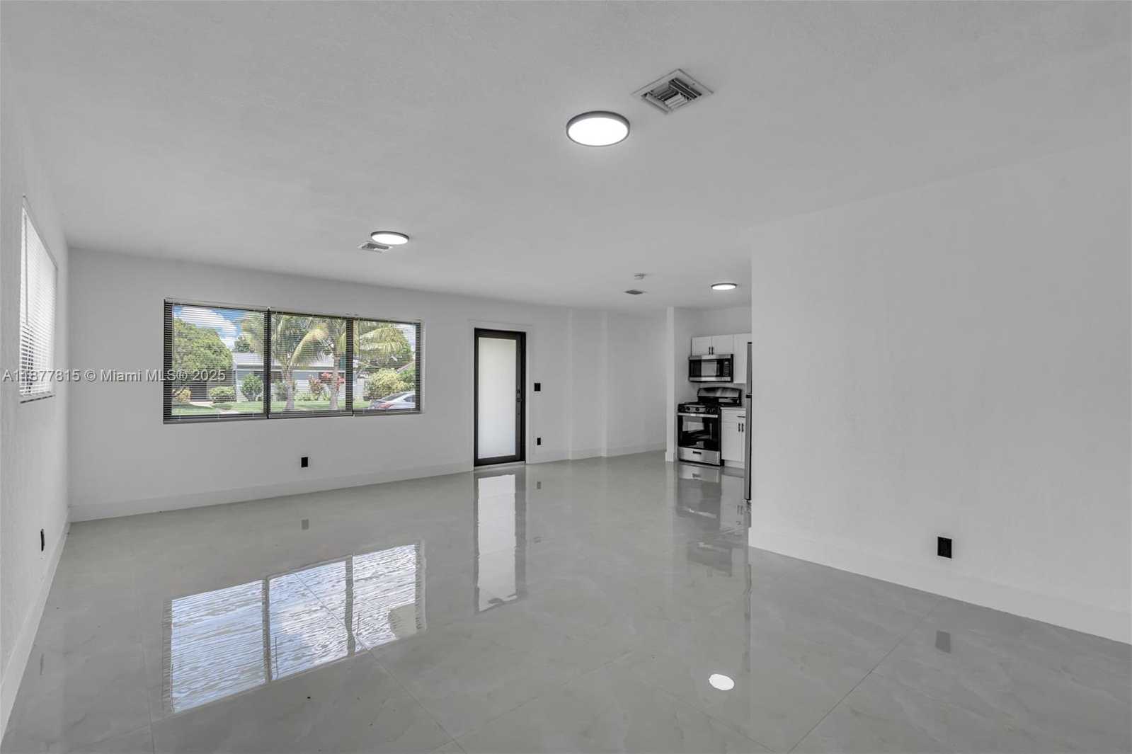 Small Image of 1000 NORTH WEST 198TH ST, Miami Gardens Number 2