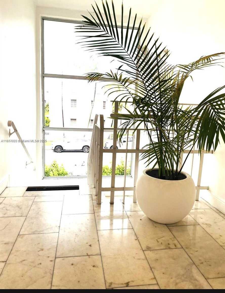Small Image of 1526 PENNSYLVANIA AVE, Miami Beach Number 2
