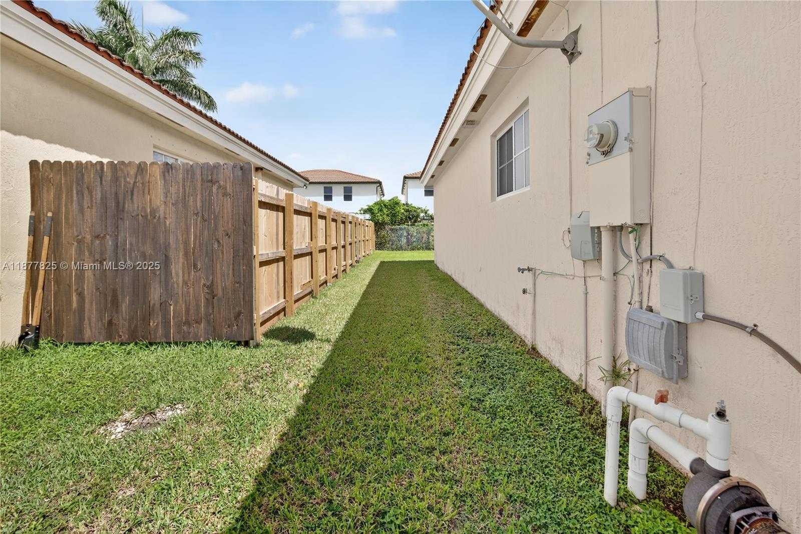 Small Image of 4281 NORTH EAST 16TH ST, Homestead Number 17
