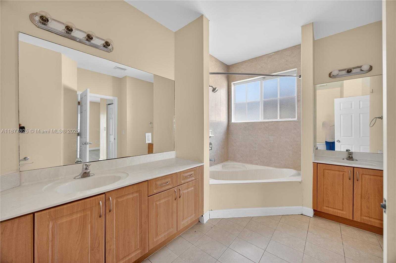 Small Image of 4281 NORTH EAST 16TH ST, Homestead Number 38